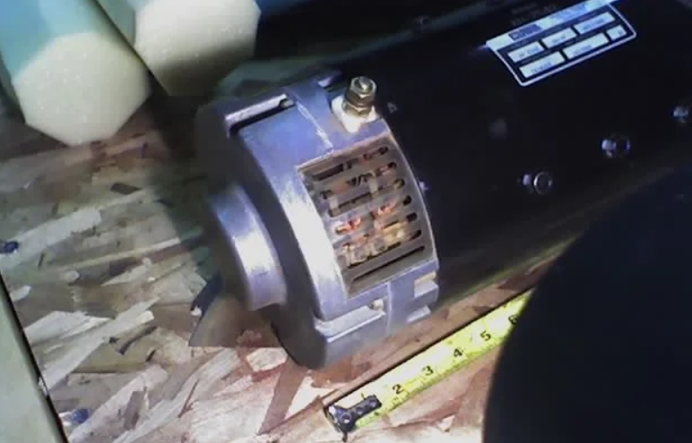 Remove Head Hydraulic Motor White Vermeer Woodchipper_3