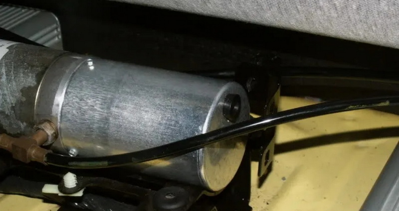 Put Hydraulic Fluid in My Convertible Top Motor_1