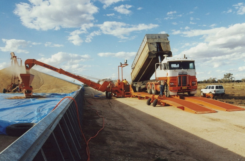 Why Should You Choose A Drive Over Swing Away Auger for Your Farm?