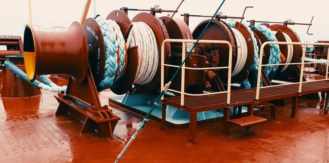 What Are The Pros And Cons of Hydraulic Winches?