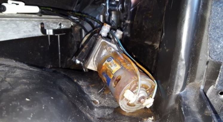 How To Fill Bmw Z4 Motor Top Hydraulic Oil_3