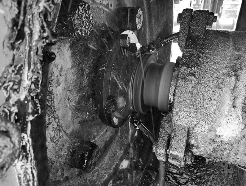 What Causes Hydraulic Motor To Leak Out Shaft_1